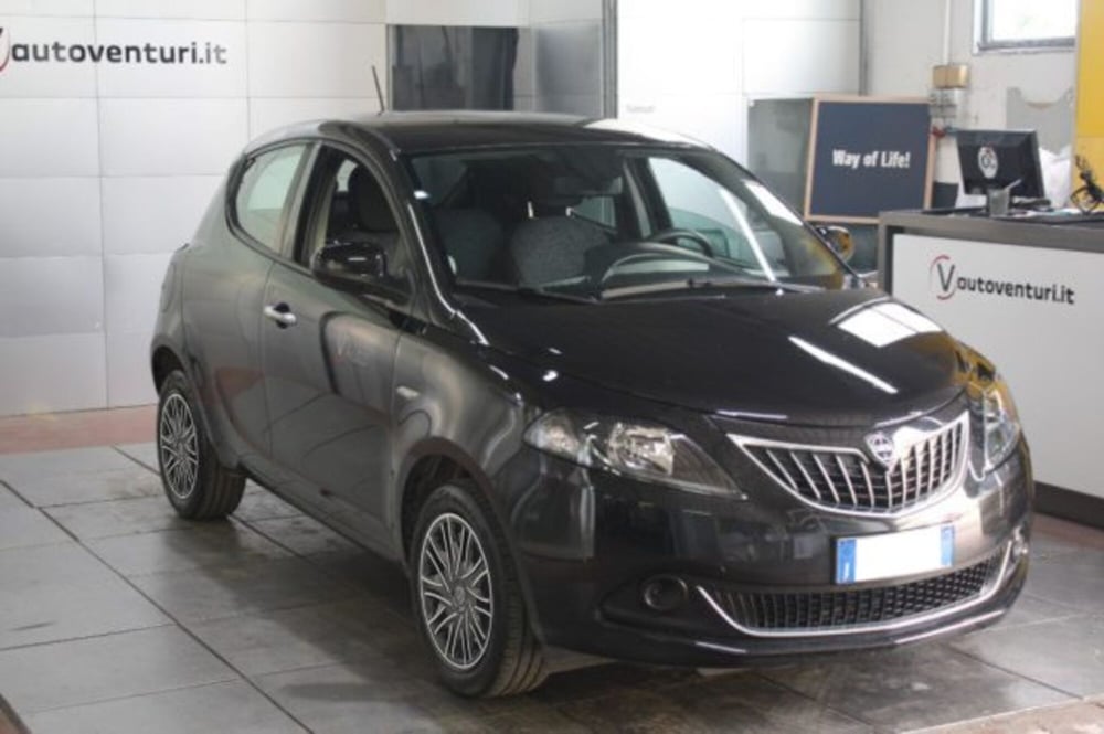 Lancia Ypsilon usata a Viterbo