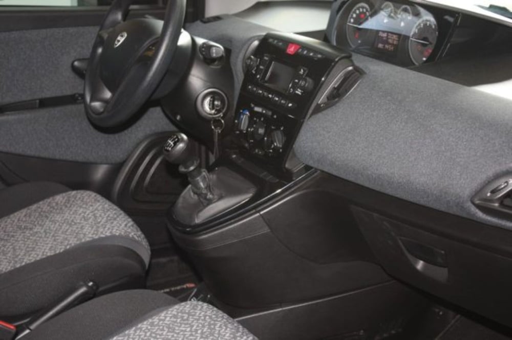 Lancia Ypsilon usata a Viterbo (13)