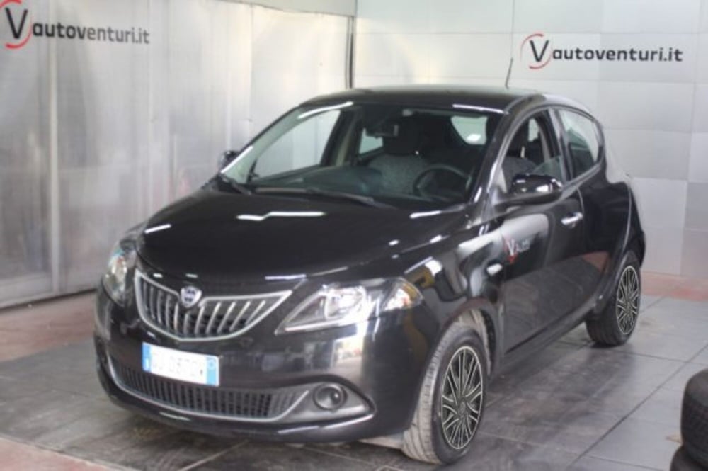 Lancia Ypsilon usata a Viterbo (2)