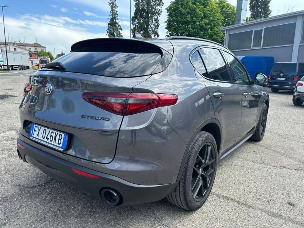 Alfa Romeo Stelvio usata a Reggio Emilia (5)