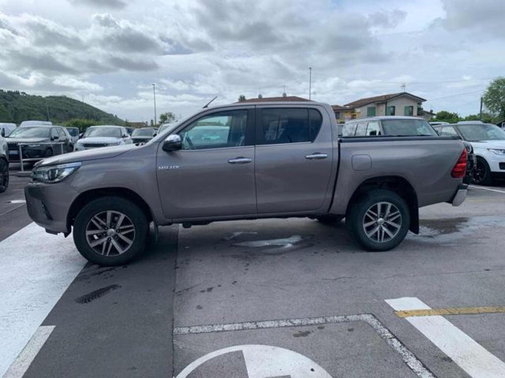 Toyota Hilux usata a Lucca (2)