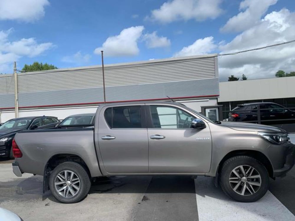Toyota Hilux usata a Lucca (3)