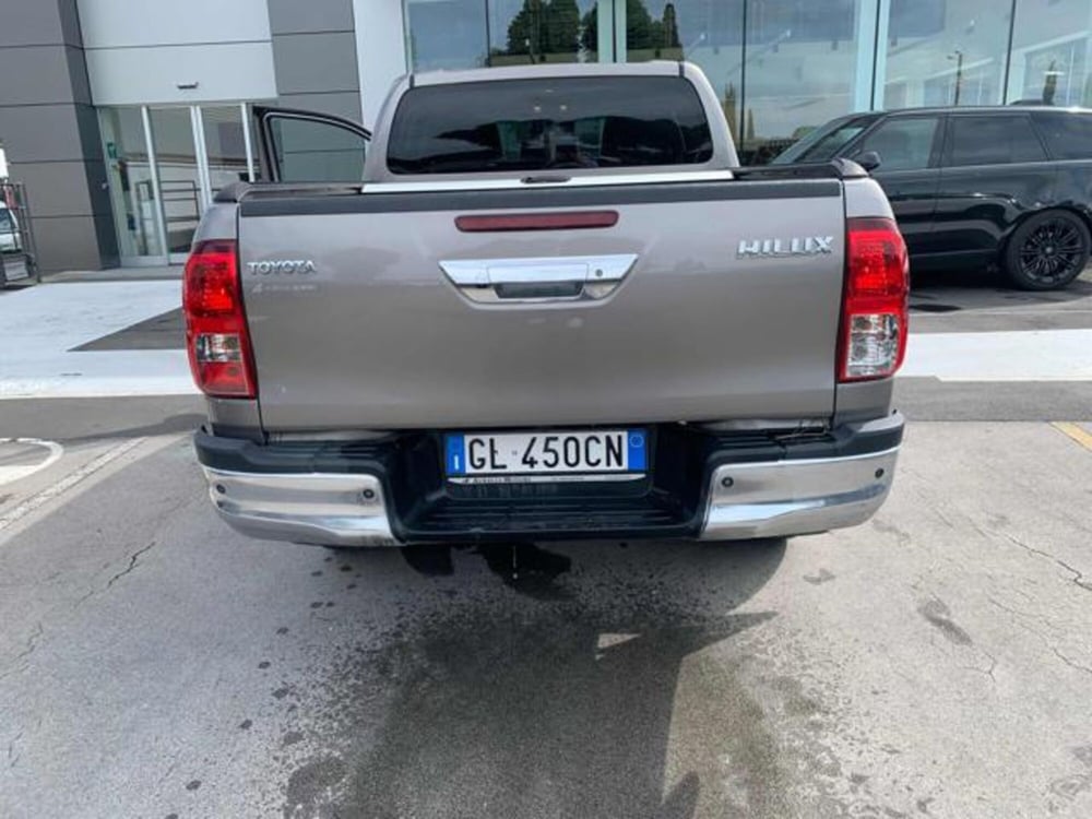 Toyota Hilux usata a Lucca (5)