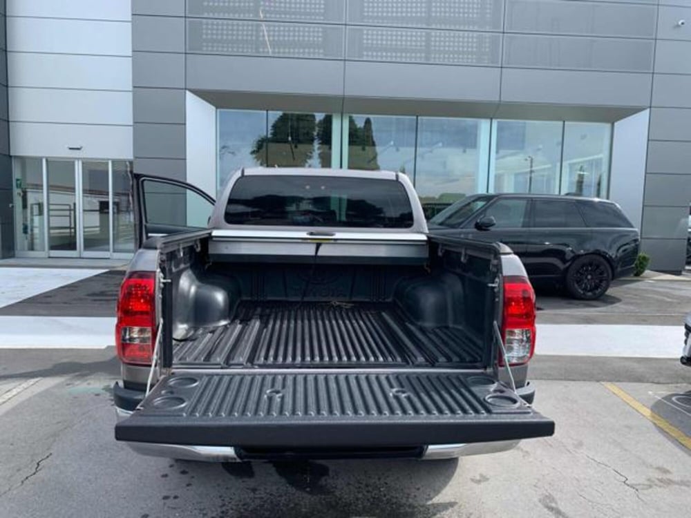 Toyota Hilux usata a Lucca (6)
