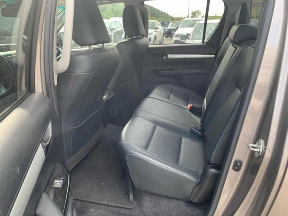 Toyota Hilux usata a Lucca (7)
