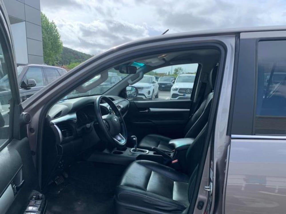 Toyota Hilux usata a Lucca (8)