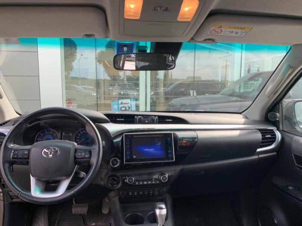 Toyota Hilux usata a Lucca (9)