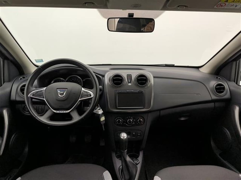 Dacia Sandero usata a Milano (14)