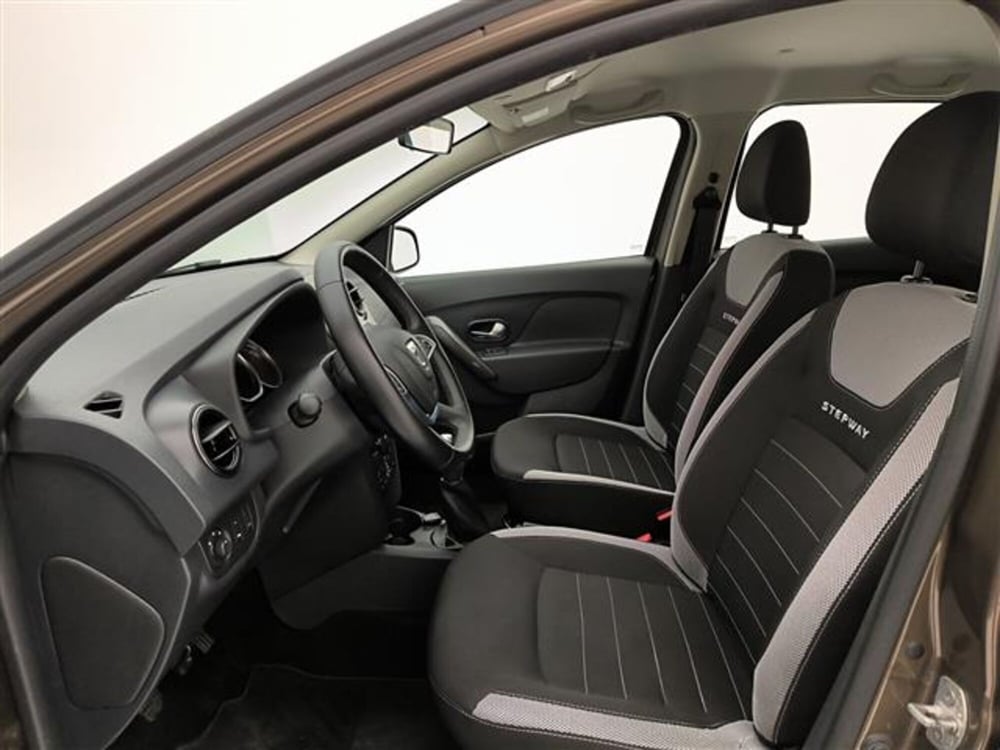 Dacia Sandero usata a Milano (9)