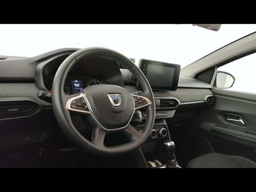Dacia Jogger usata a Milano (8)