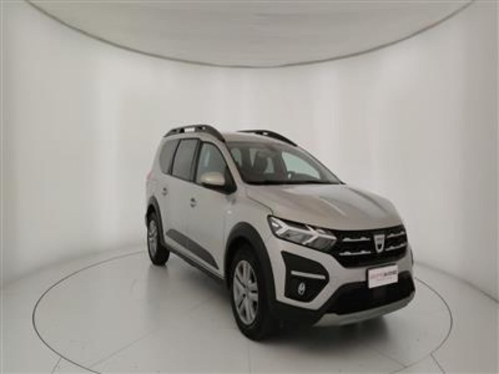 Dacia Jogger usata a Bari (11)