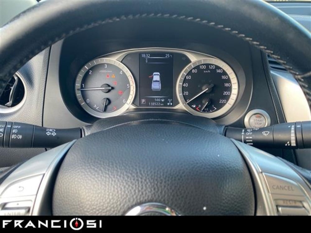 Nissan Navara usata a Modena (9)