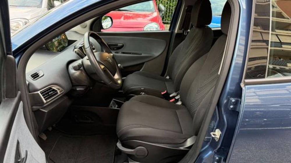 Lancia Ypsilon usata a Roma (13)