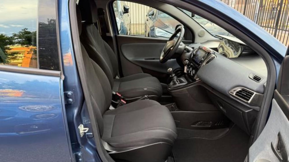 Lancia Ypsilon usata a Roma (17)