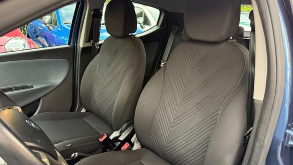 Lancia Ypsilon usata a Roma (18)