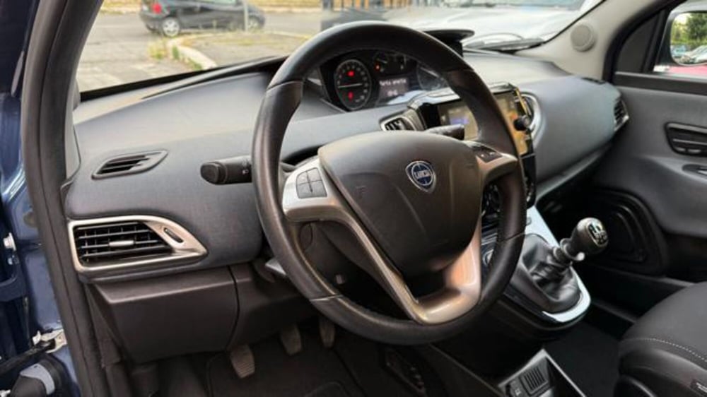 Lancia Ypsilon usata a Roma (19)
