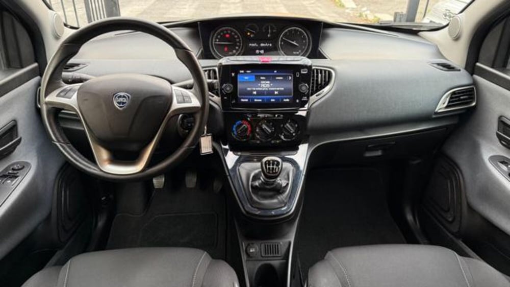 Lancia Ypsilon usata a Roma (6)