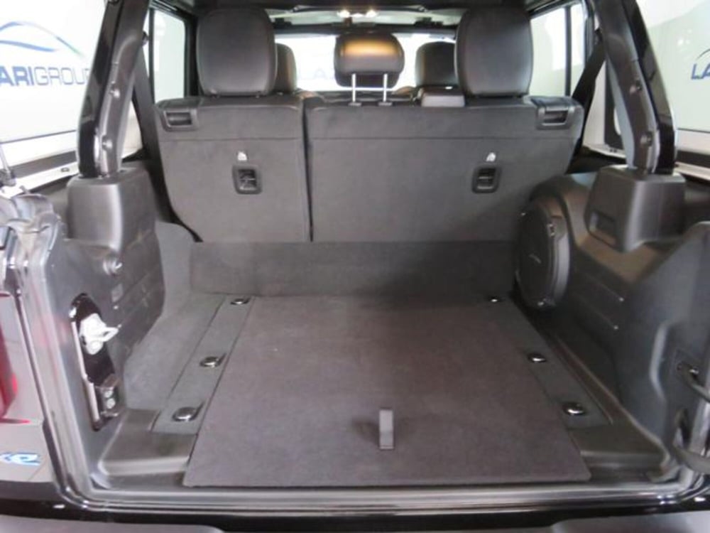 Jeep Wrangler Unlimited nuova a Lodi (9)