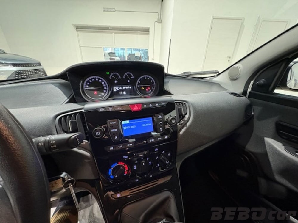 Lancia Ypsilon usata a Torino (13)