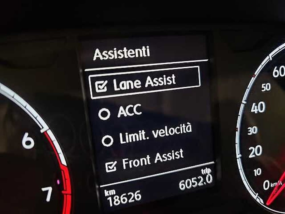 Volkswagen T-Cross usata a Lecco (18)
