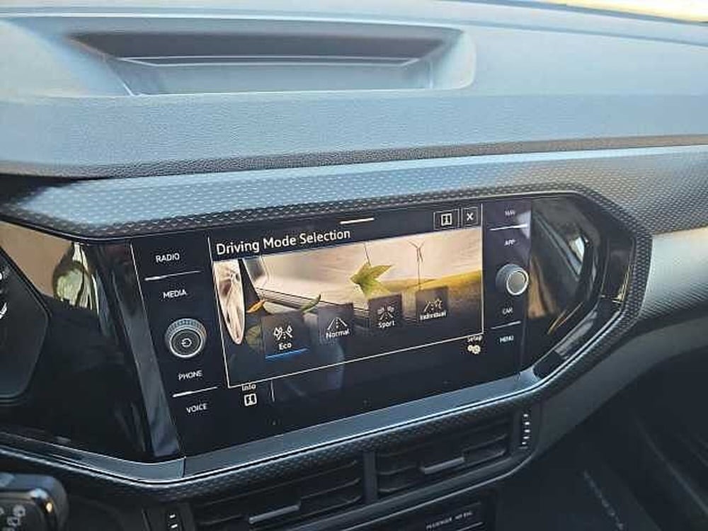 Volkswagen T-Cross usata a Lecco (19)