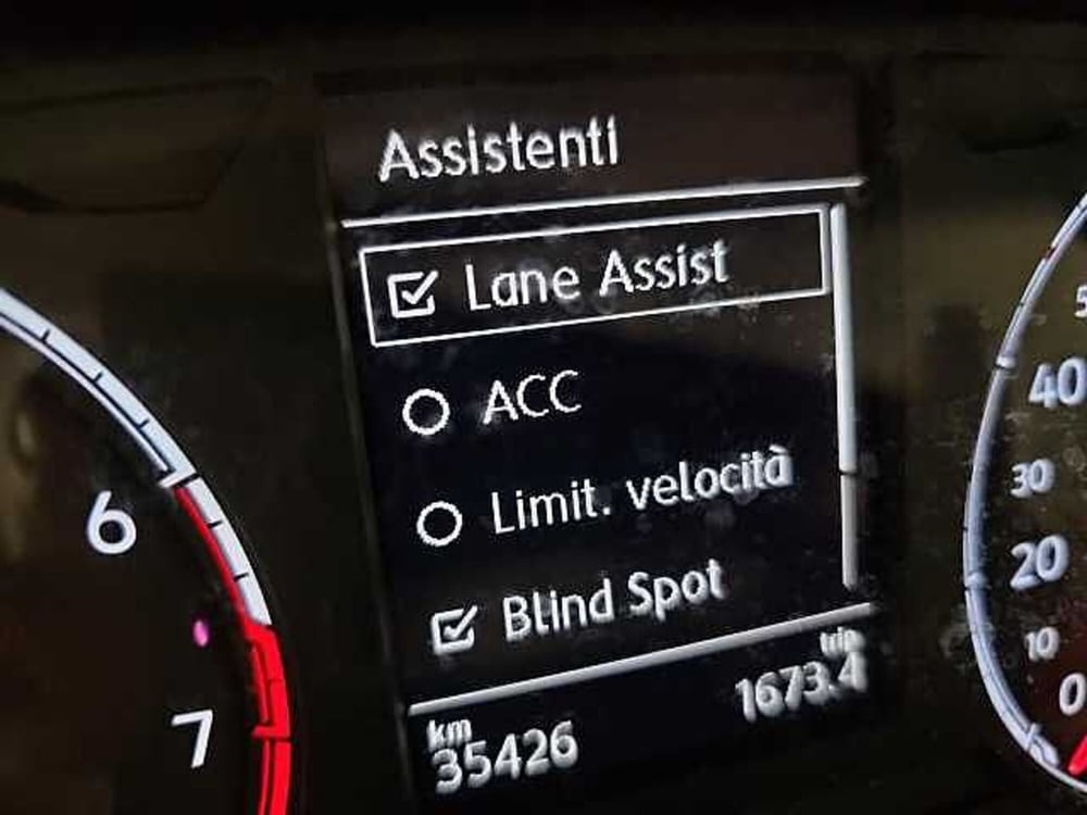 Volkswagen T-Cross usata a Lecco (18)