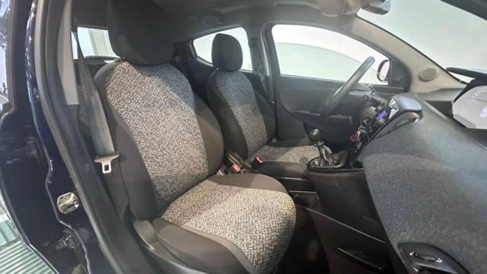 Lancia Ypsilon usata a Reggio Emilia (15)