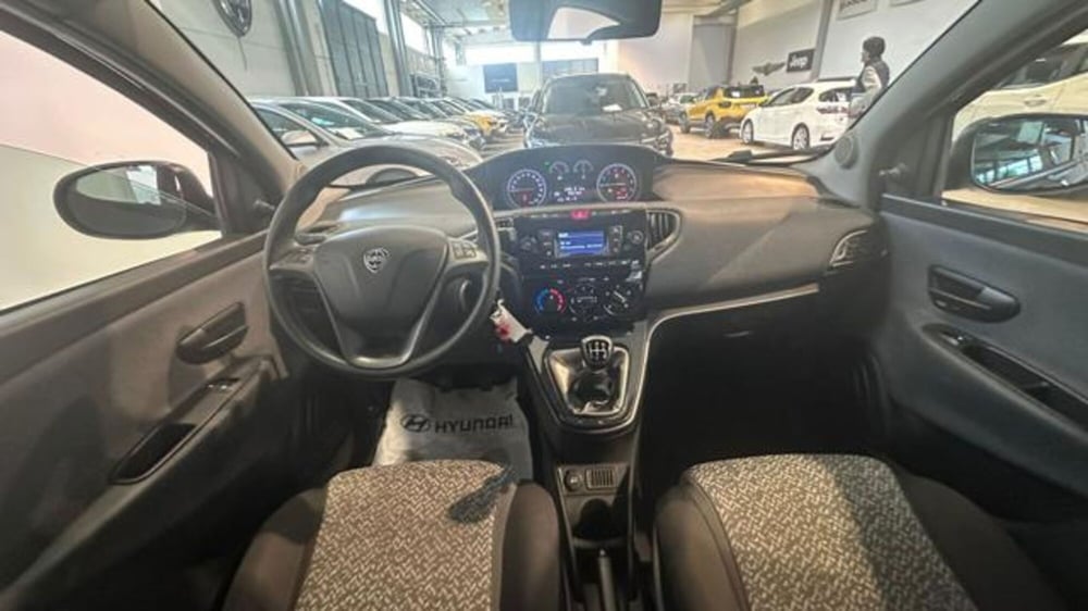 Lancia Ypsilon usata a Reggio Emilia (16)