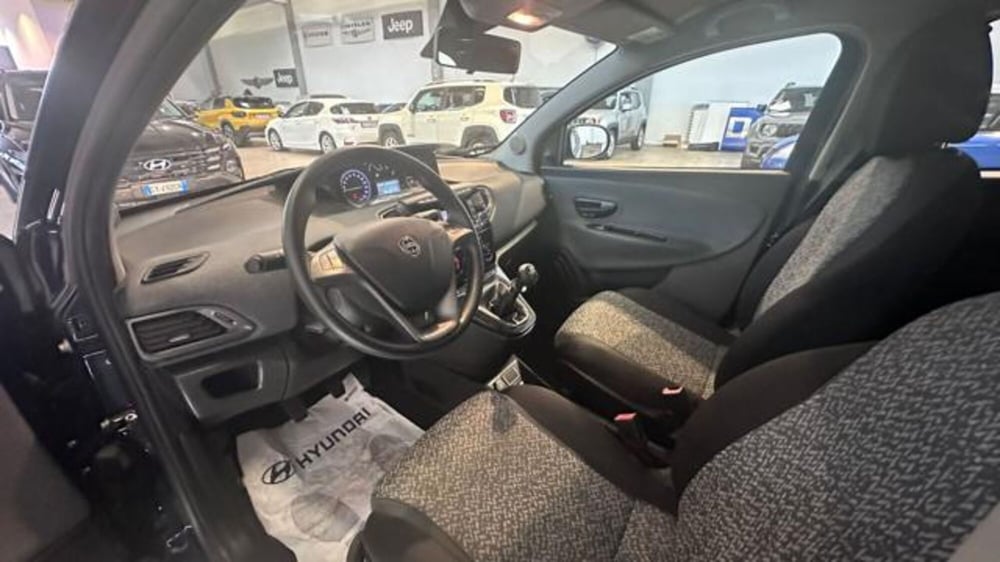 Lancia Ypsilon usata a Reggio Emilia (8)