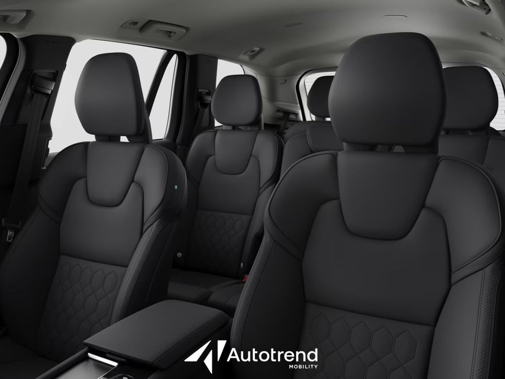 Volvo XC90 nuova a Bari (8)