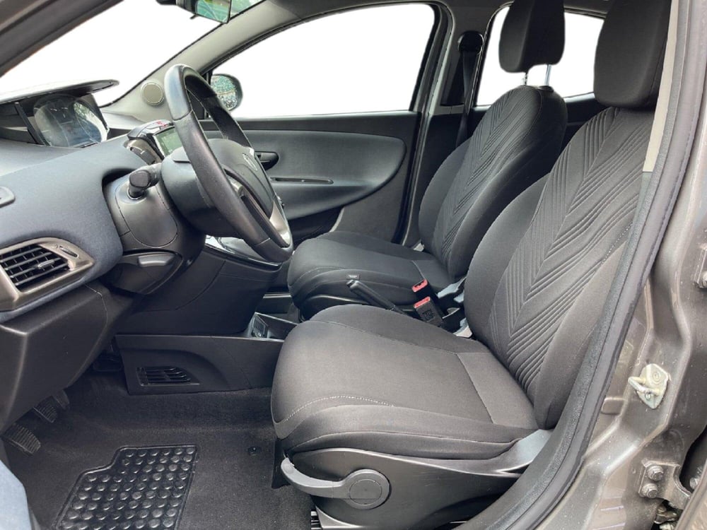 Lancia Ypsilon usata a Torino (10)