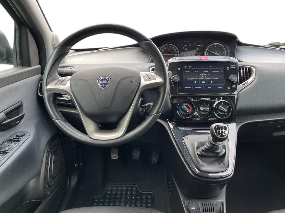 Lancia Ypsilon usata a Torino (11)