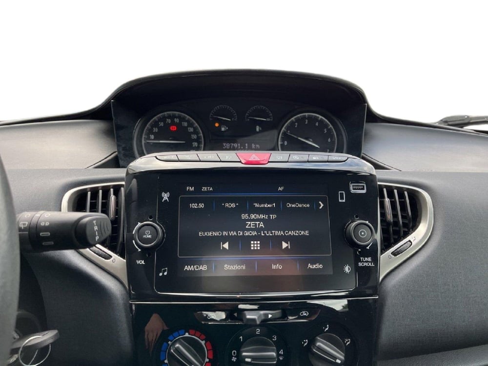 Lancia Ypsilon usata a Torino (13)