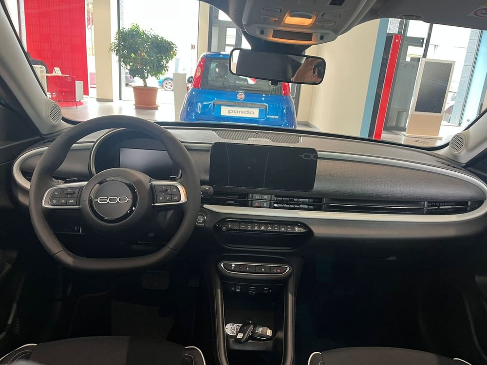 Fiat 600 nuova a Milano (16)