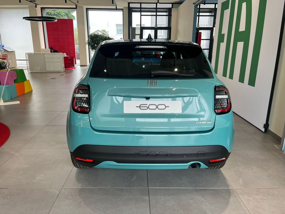Fiat 600 nuova a Milano (8)