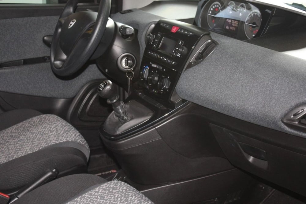 Lancia Ypsilon usata a Viterbo (13)