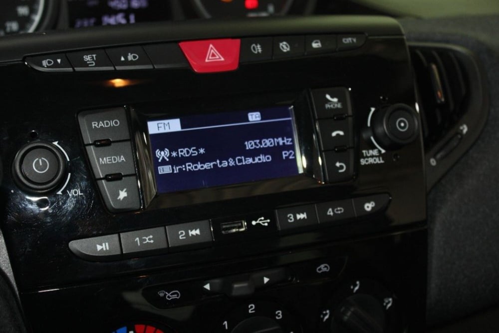 Lancia Ypsilon usata a Viterbo (9)