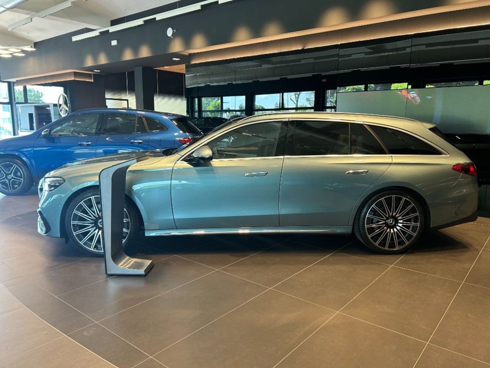 Mercedes-Benz Classe E Station Wagon nuova a Siena (4)