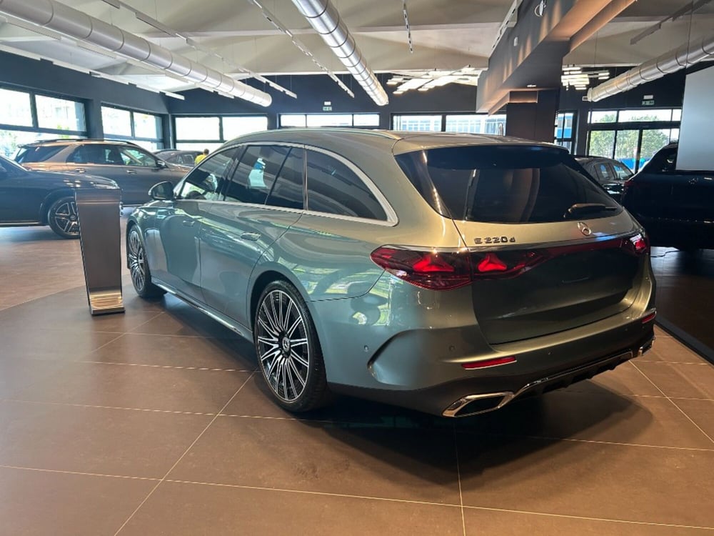 Mercedes-Benz Classe E Station Wagon nuova a Siena (5)