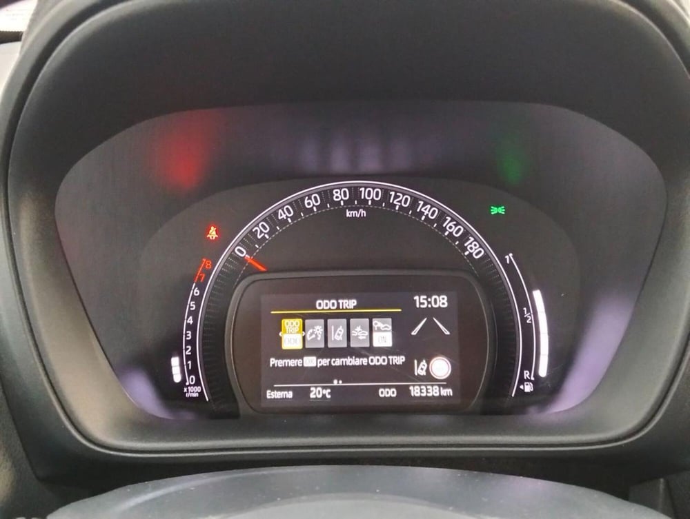 Toyota Aygo X usata a Como (12)