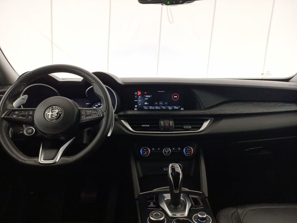 Alfa Romeo Stelvio usata a Lecce (10)