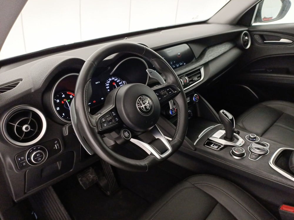 Alfa Romeo Stelvio usata a Lecce (5)