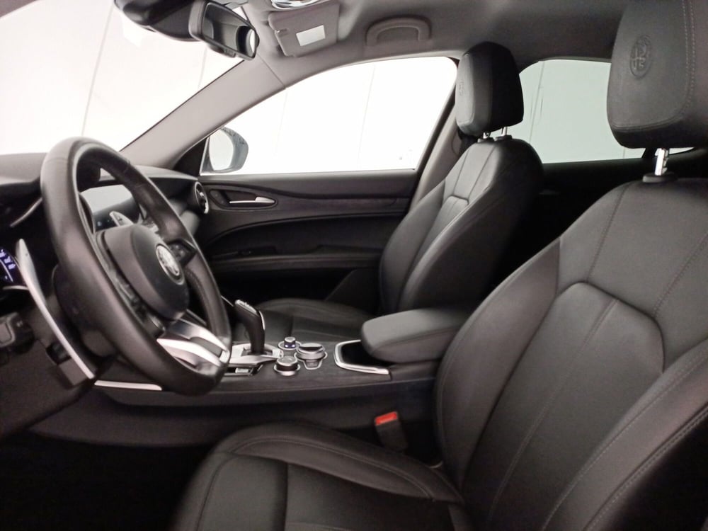 Alfa Romeo Stelvio usata a Lecce (6)