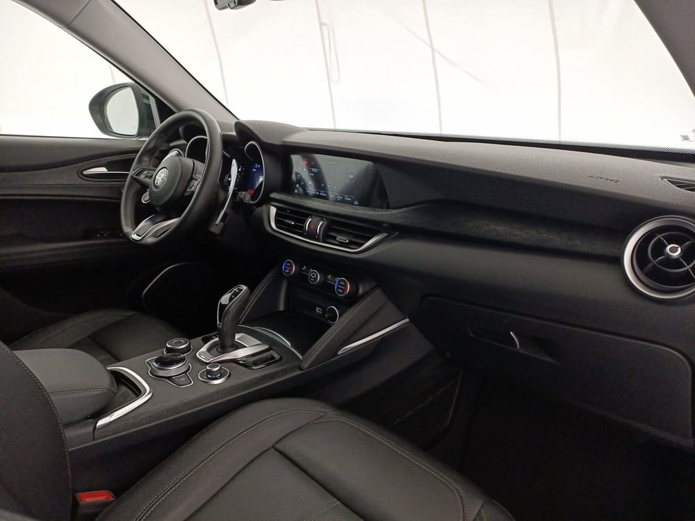 Alfa Romeo Stelvio usata a Lecce (7)