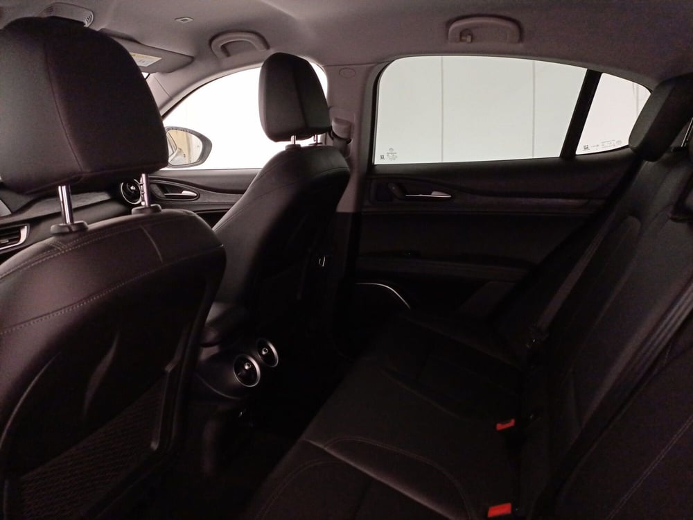 Alfa Romeo Stelvio usata a Lecce (8)