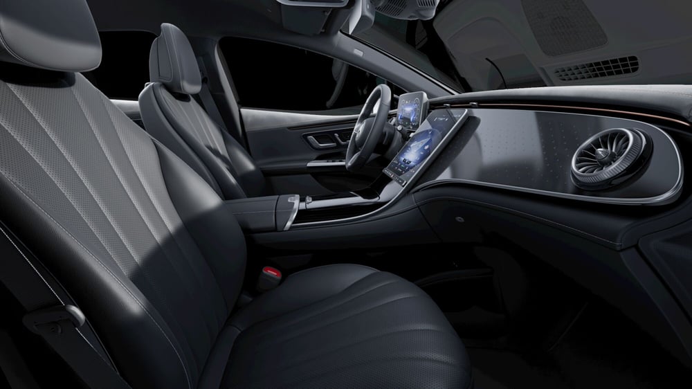Mercedes-Benz EQE nuova a Milano (7)