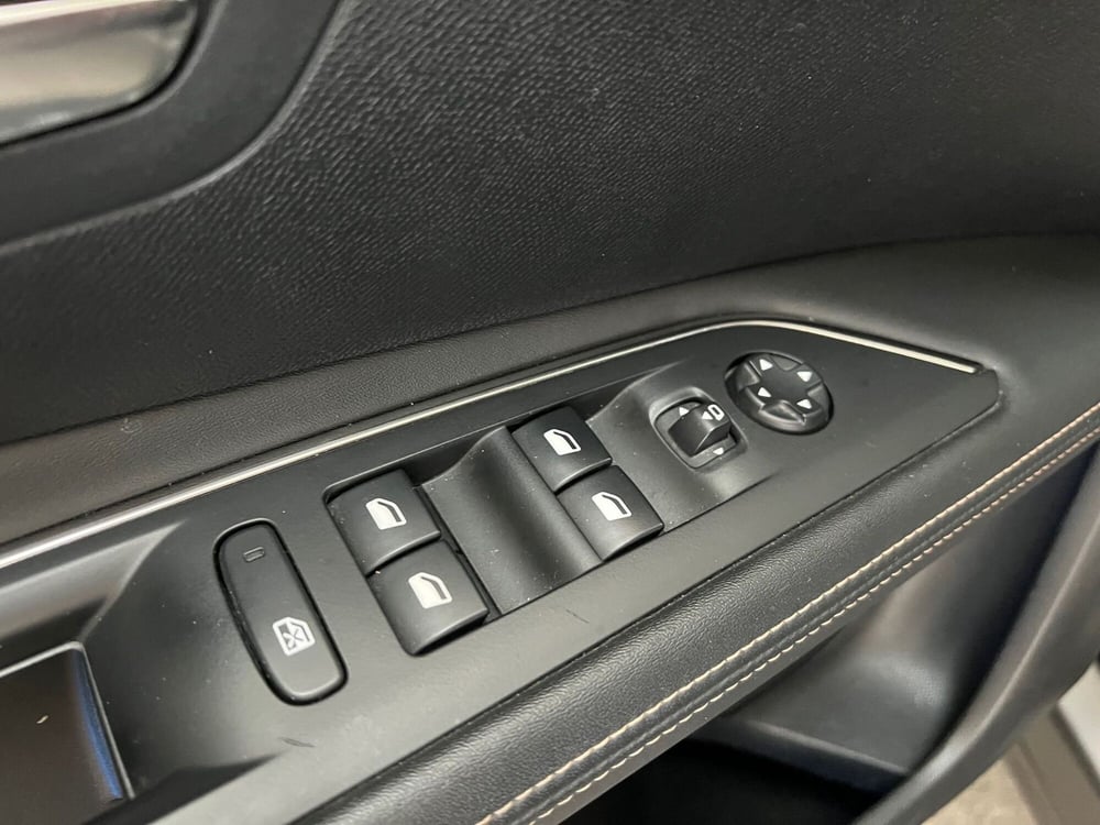 Peugeot 3008 usata a Bari (15)