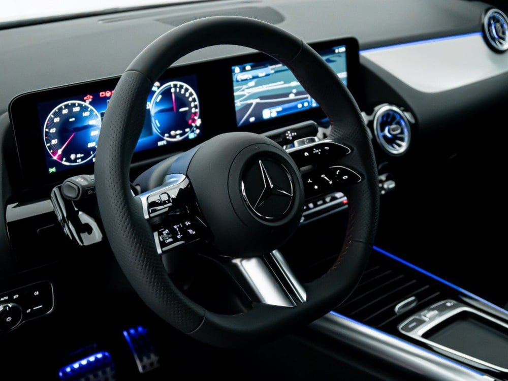 Mercedes-Benz GLA SUV nuova a Macerata (15)