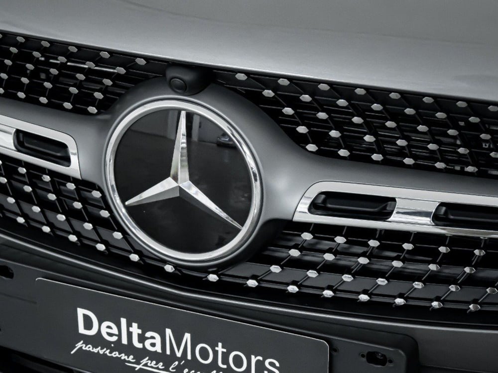 Mercedes-Benz GLA SUV nuova a Macerata (2)
