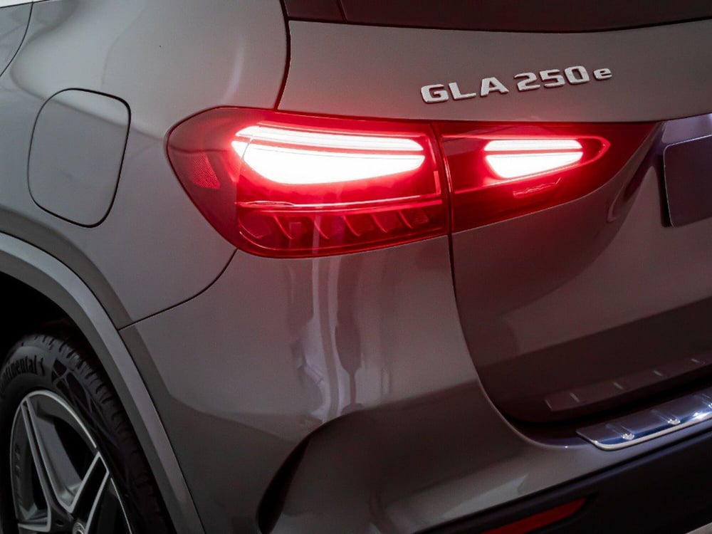 Mercedes-Benz GLA SUV nuova a Macerata (7)